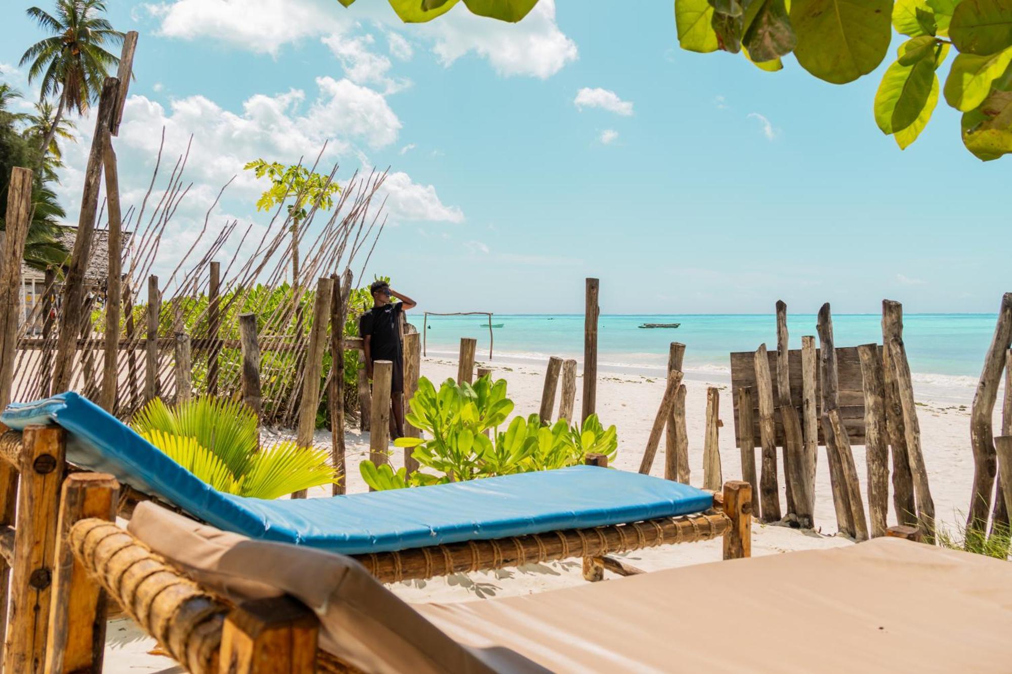 Pili Pili Beach Bungalows Джамбиани Екстериор снимка