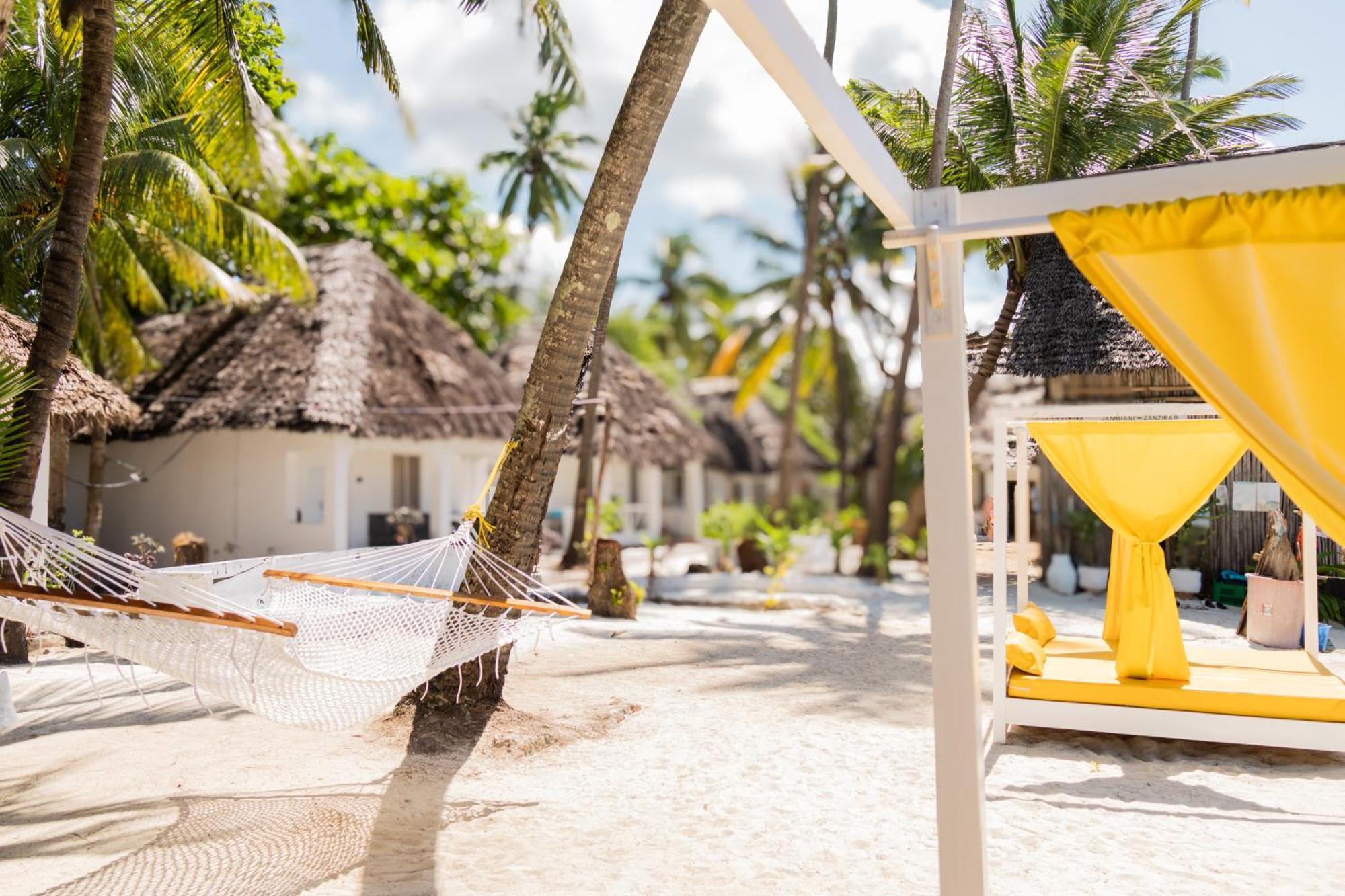 Pili Pili Beach Bungalows Джамбиани Екстериор снимка