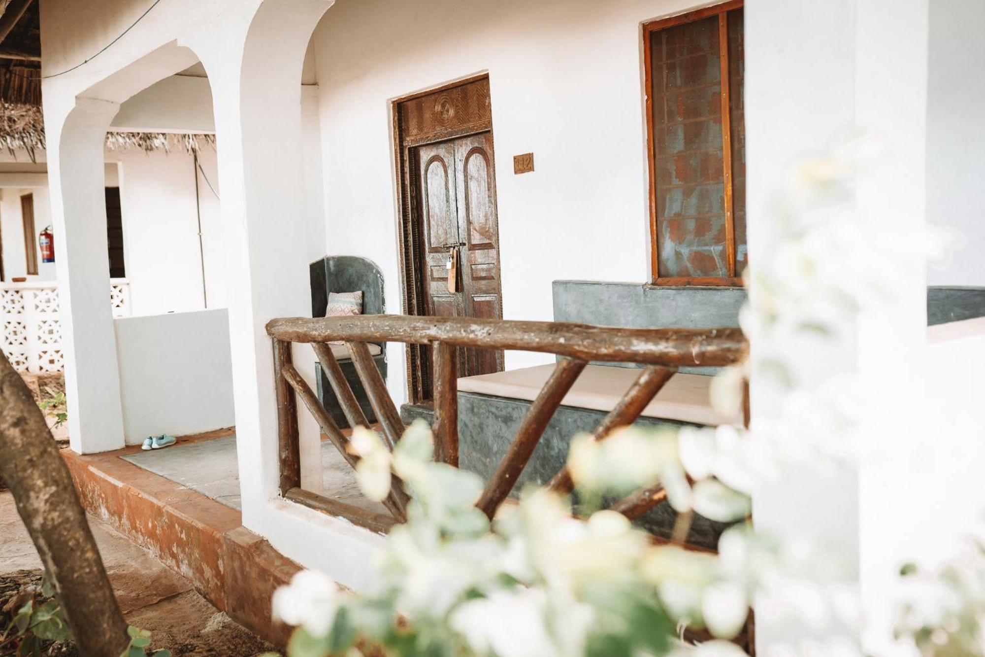 Pili Pili Beach Bungalows Джамбиани Екстериор снимка
